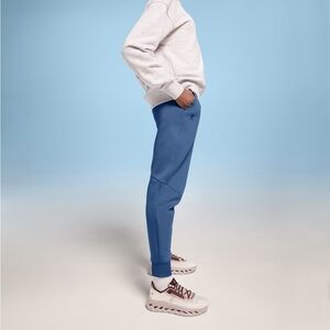 On Running blue sweat pants - Small NWT